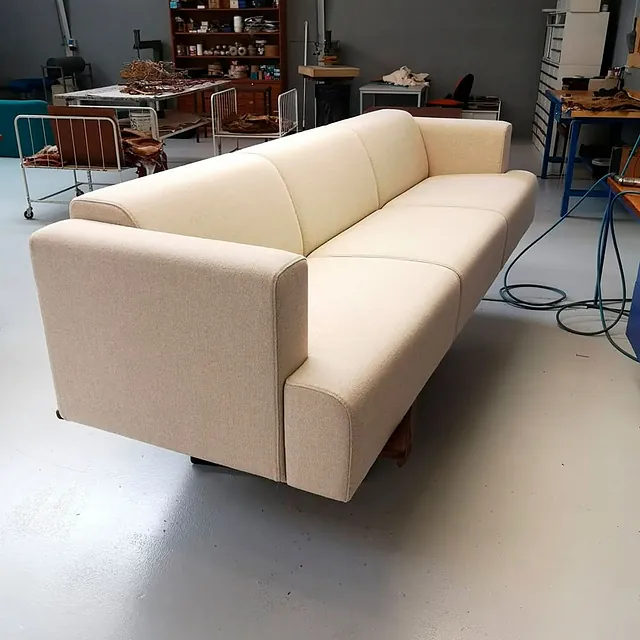 Polstring af EJ 600 sofa